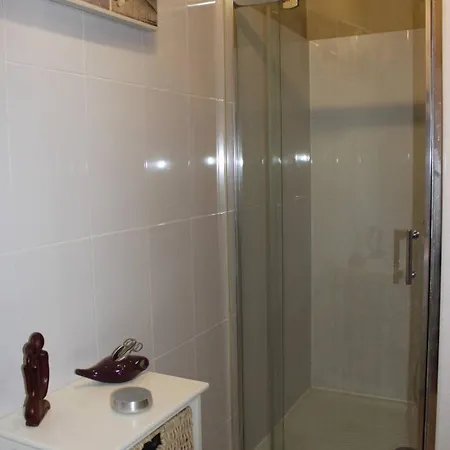 Apartment Spacieux T2 Avec Parking Privatif Proche Du Port Et De La Plage-4rm217