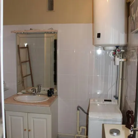 Apartment Spacieux T2 Avec Parking Privatif Proche Du Port Et De La Plage-4rm217 *